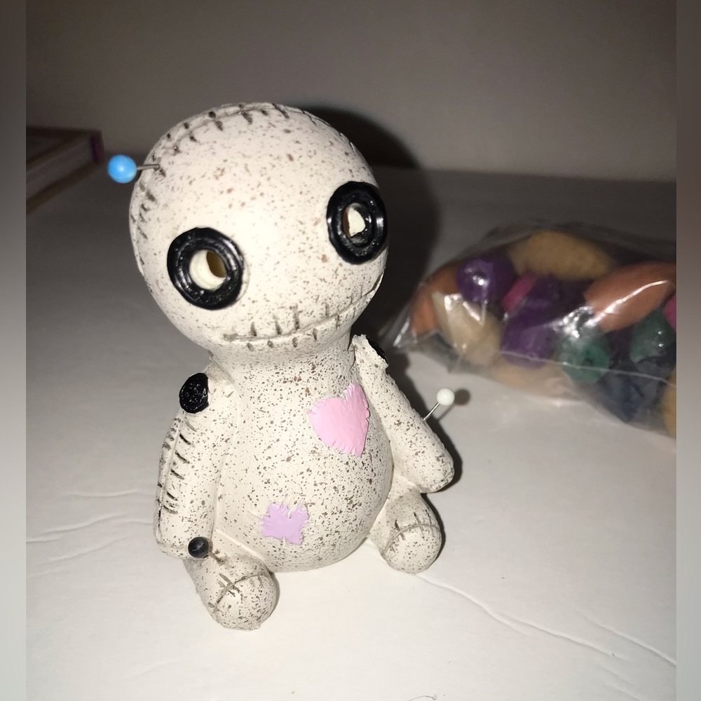 Incense burner holder Voodoo Doll Figure with Pink Heart & pins free bag cones